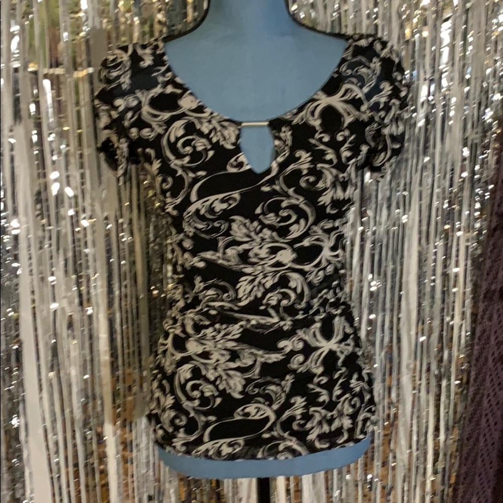 Beautiful detail black and white top